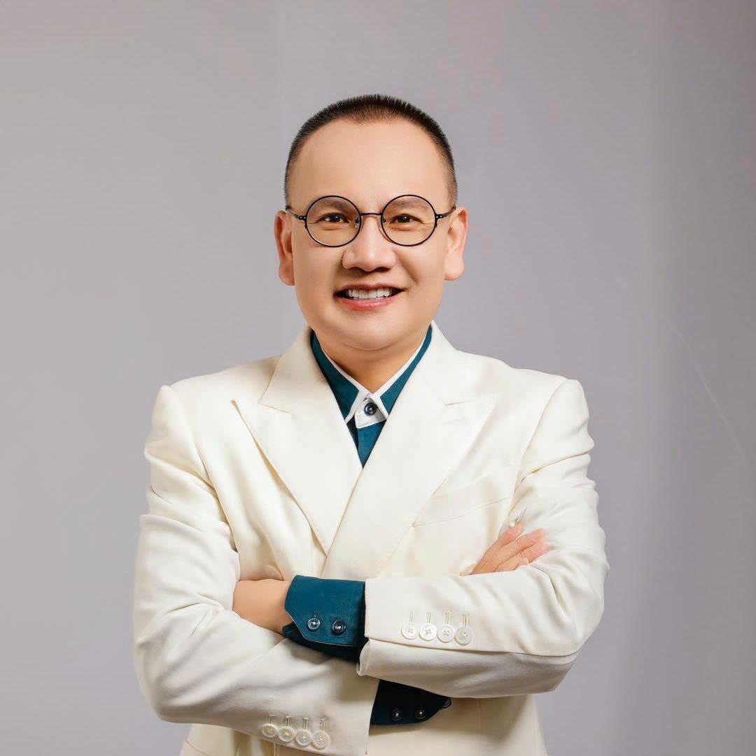 Thầy Thẩm Lập Minh và 10 cuốn sách